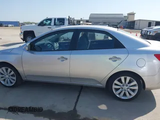 2010 Kia Forte SX с VIN KNAFW4A34A5116442, выставлен на аукционе IAAI как лот 42202552 с пробегом 133 303 миль миль и . История ставок и продаж доступна на DreamBid. Изображение 14.