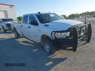 2022 Ram 2500 Tradesman with VIN 3C6UR5HJ4NG130956, listed as a IAAI auction lot 41934589 with 117,963 mi miles. Bid and sale history available at carsss.com. Image 1.