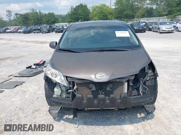 2011 Toyota Sienna XLE с VIN 5TDDK3DC7BS002538, выставлен на аукционе IAAI как лот 42385087 с пробегом 235 415 миль миль и . История ставок и продаж доступна на DreamBid. Изображение 13.