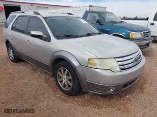 2008 Ford Taurus X SEL with VIN 1FMDK05W08GA34981, listed as a IAAI auction lot 41375371 with 233,889 mi miles. Bid and sale history available at carsss.com. Image 1.
