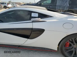 2017 McLaren 570S z VIN SBM13DAA8HW001701, wystawiony jako Copart lot #74225204 z przebiegiem Nie podano mil oraz Nie do naprawy. Historia ofert i sprzedaży dostępna na DreamBid. Obrazek 12.