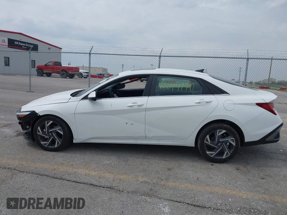 2025 Hyundai Elantra Limited z VIN KMHLN4DJ5SU134793, wystawiony jako IAAI lot #42044140 z przebiegiem 808 mil mil oraz . Historia ofert i sprzedaży dostępna na DreamBid. Obrazek 15.