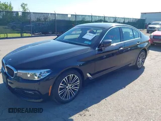 2018 BMW 5 Series 530i xDrive z VIN WBAJA7C53JG907770, wystawiony jako IAAI lot #42366172 z przebiegiem 60 979 mil mil oraz . Historia ofert i sprzedaży dostępna na DreamBid. Obrazek 2.