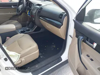 2011 Kia Sorento EX with VIN 5XYKUDA22BG008845, listed as a IAAI auction lot 41911107 with 207,362 mi miles. Bid and sale history available at carsss.com. Image 5.
