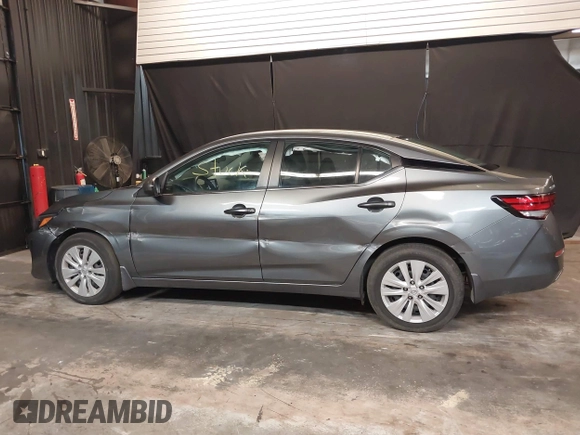 2024 Nissan Sentra S z VIN 3N1AB8BV5RY233271, wystawiony jako IAAI lot #41785846 z przebiegiem 18 181 mil mil oraz . Historia ofert i sprzedaży dostępna na DreamBid. Obrazek 6.