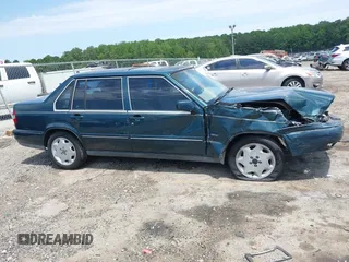 1998 Volvo S90 с VIN YV1KS9605W1128293, выставлен на аукционе IAAI как лот 42332645 с пробегом 252 576 миль миль и . История ставок и продаж доступна на DreamBid. Изображение 13.