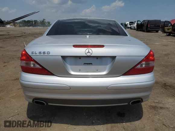 2007 Mercedes-Benz SL 550 z VIN WDBSK71F67F135651, wystawiony jako Copart lot #61680365 z przebiegiem 81 739 mil mil oraz Czysty tytuł • Clean title. Historia ofert i sprzedaży dostępna na DreamBid. Obrazek 6.