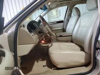 2007 Lincoln Town Car Signature Limited z VIN 1LNHM82V17Y601164, wystawiony jako Copart lot #58026565 z przebiegiem 76 486 mil mil oraz Szkoda całkowita • Salvage title. Historia ofert i sprzedaży dostępna na DreamBid. Obrazek 7.