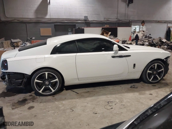 2014 Rolls-Royce Wraith with VIN SCA665C59EUX84389, listed as a IAAI auction lot 41413368 with 57,951 mi miles. Bid and sale history available at carsss.com. Image 14.