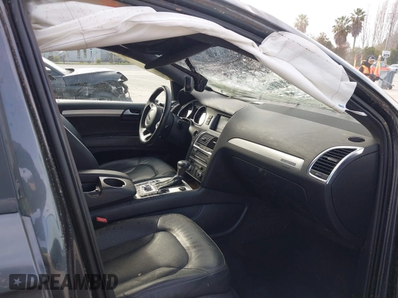 2015 Audi Q7 3.0T S line Prestige with VIN WA1DGAFE4FD004070, listed as a IAAI auction lot 41600288 with 157,842 mi miles. Bid and sale history available at carsss.com. Image 5.