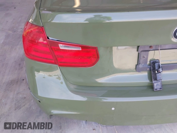 2012 BMW 3 Series 335i с VIN WBA3A9C55CFX59649, выставлен на аукционе IAAI как лот 42092969 с пробегом 182 620 миль миль и . История ставок и продаж доступна на DreamBid. Изображение 19.