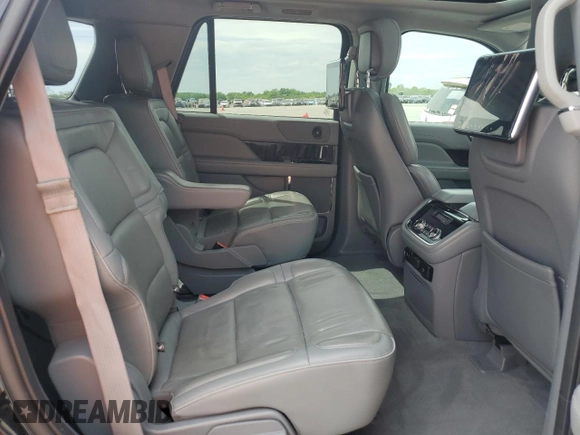 2018 Lincoln Navigator Select z VIN 5LMJJ2JT4JEL20313, wystawiony jako Copart lot #54561755 z przebiegiem 231 581 mil mil oraz Czysty tytuł • Clean title. Historia ofert i sprzedaży dostępna na DreamBid. Obrazek 11.
