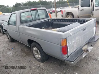 1996 Nissan Frontier XE z VIN 1N6SD11SXTC351243, wystawiony jako IAAI lot #42422568 z przebiegiem 265 304 mil mil oraz . Historia ofert i sprzedaży dostępna na DreamBid. Obrazek 3.