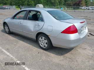 2007 Honda Accord LX z VIN 1HGCM564X7A169294, wystawiony jako IAAI lot #42457941 z przebiegiem 256 692 mil mil oraz . Historia ofert i sprzedaży dostępna na DreamBid. Obrazek 3.
