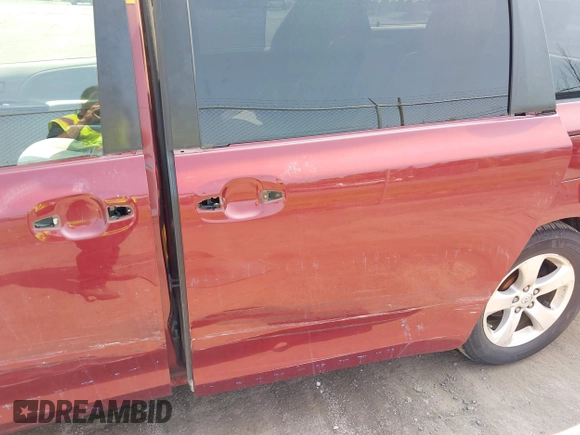 2014 Toyota Sienna LE AAS с VIN 5TDKK3DC6ES417507, выставлен на аукционе IAAI как лот 42419179 с пробегом 156 058 миль миль и . История ставок и продаж доступна на DreamBid. Изображение 19.