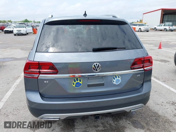 2019 Volkswagen Atlas SE z VIN 1V2WR2CAXKC611864, wystawiony jako IAAI lot #42151795 z przebiegiem 90 178 mil mil oraz . Historia ofert i sprzedaży dostępna na DreamBid. Obrazek 16.
