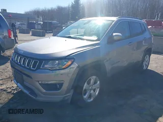 2019 Jeep Compass Altitude z VIN 3C4NJDBB4KT786870, wystawiony jako IAAI lot #41740323 z przebiegiem 165 092 mil mil oraz . Historia ofert i sprzedaży dostępna na DreamBid. Obrazek 2.