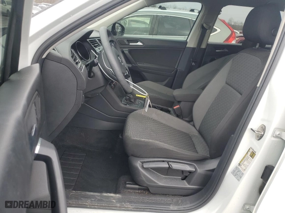 2020 Volkswagen Tiguan S with VIN 3VV1B7AX4LM037073, listed as a Copart auction lot 42588175 with 25,289 mi miles and Salvage Title. Bid and sale history available at carsss.com. Image 7.