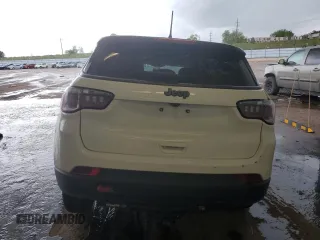 2019 Jeep Compass Trailhawk z VIN 3C4NJDDB3KT671061, wystawiony jako Copart lot #57349315 z przebiegiem Nie podano mil oraz Szkoda całkowita • Salvage title. Historia ofert i sprzedaży dostępna na DreamBid. Obrazek 6.