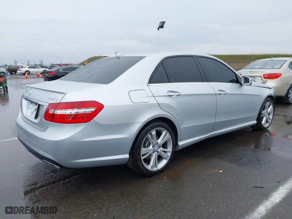 2013 Mercedes-Benz E-Class E 350 Luxury with VIN WDDHF8JB1DA720607, listed as a IAAI auction lot 41514018 with 135,926 mi miles. Bid and sale history available at carsss.com. Image 4.