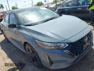 2024 Nissan Sentra SR z VIN 3N1AB8DV6RY292438, wystawiony jako IAAI lot #42013896 z przebiegiem 11 778 mil mil oraz . Historia ofert i sprzedaży dostępna na DreamBid. Obrazek 1.