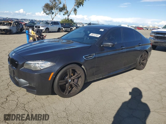 2014 BMW M5 z VIN WBSFV9C55ED593760, wystawiony jako Copart lot #49070765 z przebiegiem 128 365 mil mil oraz Tytuł czysty. Historia ofert i sprzedaży dostępna na DreamBid. Obrazek 1.