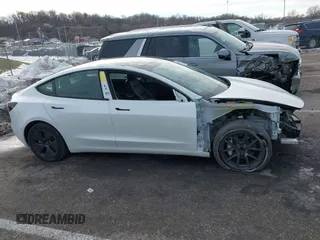 2023 Tesla Model 3 с VIN 5YJ3E1EA4PF701092, выставлен на аукционе IAAI как лот 41284364 с пробегом 42 150 миль миль и . История ставок и продаж доступна на DreamBid. Изображение 13.