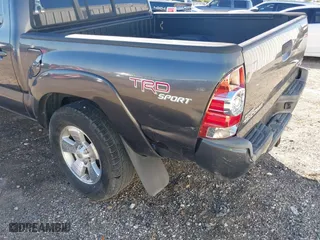 2013 Toyota Tacoma PreRunner with VIN 5TFJU4GN2DX039199, listed as a IAAI auction lot 40882464 with 286,278 mi miles. Bid and sale history available at carsss.com. Image 17.
