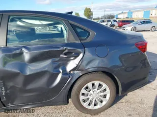 2021 Kia Forte LXS with VIN 3KPF24AD9ME301716, listed as a IAAI auction lot 40767290 with 1 mi miles. Bid and sale history available at carsss.com. Image 19.