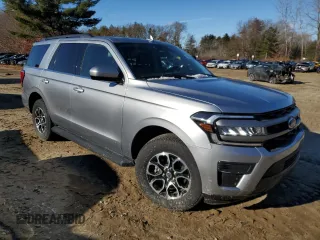 2024 Ford Expedition XLT with VIN 1FMJU1H82REA17970, listed as a Copart auction lot 83043004 with 0 mi miles and Salvage Title. Bid and sale history available at carsss.com. Image 4.