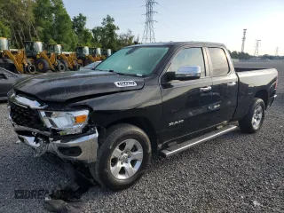 2022 Ram 1500 Big Horn z VIN 1C6RREBT0NN389581, wystawiony jako Copart lot #53248835 z przebiegiem 26 728 mil mil oraz Szkoda całkowita • Salvage title. Historia ofert i sprzedaży dostępna na DreamBid. Obrazek 1.