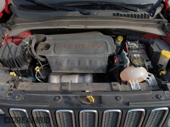 2015 Jeep Renegade Latitude with VIN ZACCJABT0FPB53417, listed as a IAAI auction lot 41861385 with 152,005 mi miles. Bid and sale history available at carsss.com. Image 10.