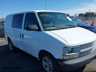 2004 Chevrolet Astro Cargo Van with VIN 1GCDM19X74B102658, listed as a IAAI auction lot 42007670 with 252,535 mi miles. Bid and sale history available at carsss.com. Image 1.