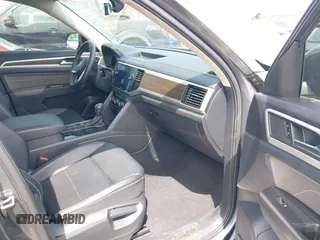 2022 Volkswagen Atlas SE z VIN 1V2JR2CA7NC523045, wystawiony jako IAAI lot #42072173 z przebiegiem 49 943 mil mil oraz . Historia ofert i sprzedaży dostępna na DreamBid. Obrazek 5.