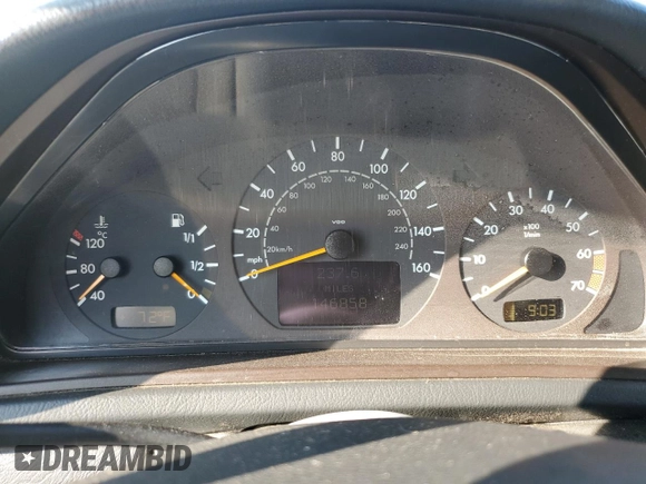 2003 Mercedes-Benz CLK 320 z VIN WDBLK65G03T130572, wystawiony jako Copart lot #68044774 z przebiegiem 146 858 mil mil oraz Szkoda całkowita • Salvage title. Historia ofert i sprzedaży dostępna na DreamBid. Obrazek 9.