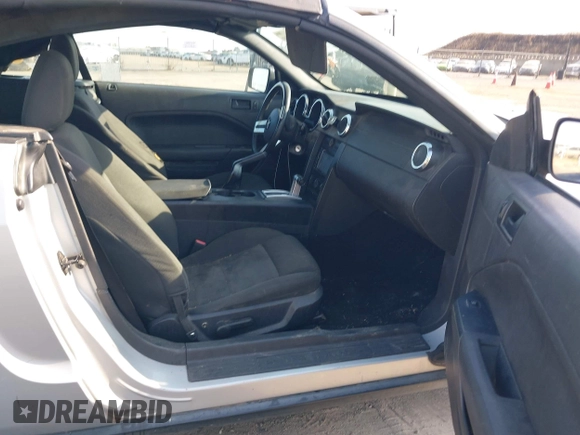 2006 Ford Mustang Standard с VIN 1ZVFT84N465102562, выставлен на аукционе IAAI как лот 42453410 с пробегом 142 098 миль миль и . История ставок и продаж доступна на DreamBid. Изображение 5.