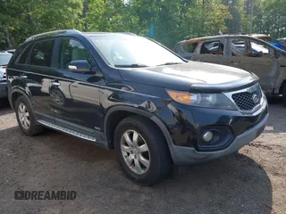 2012 Kia Sorento LX z VIN 5XYKTCA63CG304104, wystawiony jako IAAI lot #42275546 z przebiegiem 230 766 mil mil oraz . Historia ofert i sprzedaży dostępna na DreamBid. Obrazek 1.