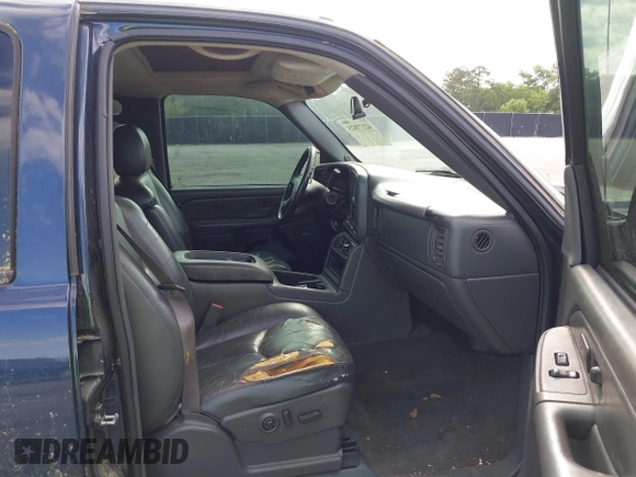 2004 Chevrolet Avalanche Z71 with VIN 3GNEK12T74G265777, listed as a IAAI auction lot 42173825 with 239,216 mi miles. Bid and sale history available at carsss.com. Image 5.