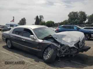 2003 Lincoln Town Car Executive z VIN 1LNHM81W33Y653643, wystawiony jako Copart lot #58824145 z przebiegiem Nie podano mil oraz Szkoda całkowita • Salvage title. Historia ofert i sprzedaży dostępna na DreamBid. Obrazek 4.