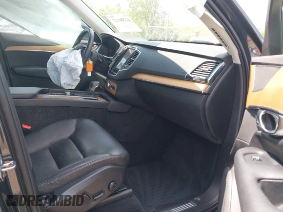 2022 Volvo XC90 Momentum with VIN YV4A22PK2N1782723, listed as a IAAI auction lot 42200122 with 26,528 mi miles and . Bid and sale history available at DreamBid. Image 5.