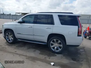 2017 Cadillac Escalade Luxury z VIN 1GYS3BKJ2HR145088, wystawiony jako IAAI lot #41517213 z przebiegiem 52 329 mil mil oraz . Historia ofert i sprzedaży dostępna na DreamBid. Obrazek 14.