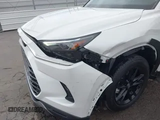 2024 Toyota Highlander XLE z VIN 5TDAAAB50RS068275, wystawiony jako IAAI lot #42437588 z przebiegiem 5 878 mil mil oraz . Historia ofert i sprzedaży dostępna na DreamBid. Obrazek 6.