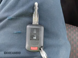 2019 Mitsubishi Outlander ES z VIN JA4AP3AUXKU020149, wystawiony jako IAAI lot #41126065 z przebiegiem 96 273 mil mil oraz . Historia ofert i sprzedaży dostępna na DreamBid. Obrazek 11.