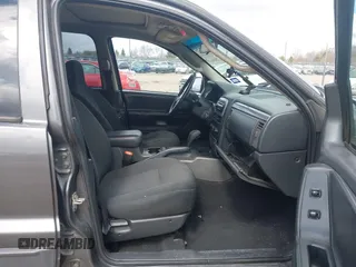 2004 Jeep Grand Cherokee Laredo z VIN 1J4GW48SX4C213322, wystawiony jako IAAI lot #41969362 z przebiegiem 273 876 mil mil oraz . Historia ofert i sprzedaży dostępna na DreamBid. Obrazek 5.