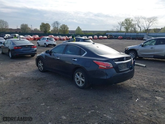 2014 Nissan Altima 2.5 SV with VIN 1N4AL3AP0EC141266, listed as a IAAI auction lot 42012569 with 211,877 mi miles. Bid and sale history available at carsss.com. Image 3.