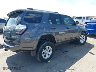 2022 Toyota 4Runner SR5 with VIN JTEEU5JRXN5260206, listed as a IAAI auction lot 41775088 with 69,235 mi miles. Bid and sale history available at carsss.com. Image 4.