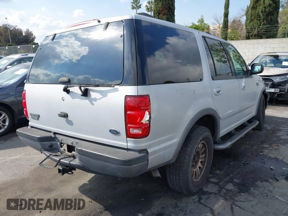 2000 Ford Expedition XLT with VIN 1FMRU1560YLC21781, listed as a IAAI auction lot 41558097 with 218,477 mi miles. Bid and sale history available at carsss.com. Image 4.
