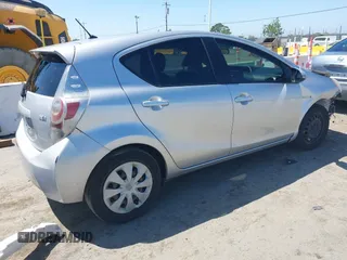 2013 Toyota Prius One z VIN JTDKDTB30D1041802, wystawiony jako IAAI lot #42207972 z przebiegiem 233 300 mil mil oraz . Historia ofert i sprzedaży dostępna na DreamBid. Obrazek 4.