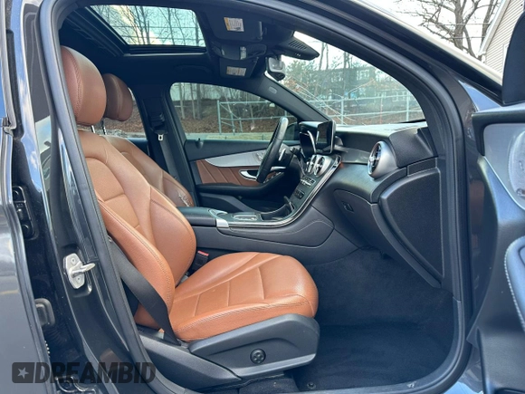 2021 Mercedes-Benz GLC with VIN W1N0J8EB7MF895505, listed as a Copart auction lot 85202614 with 134,464 mi miles and Clean Title. Bid and sale history available at carsss.com. Image 9.