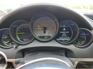 2016 Porsche Cayenne S E-Hybrid z VIN WP1AE2A23GLA17545, wystawiony jako Copart lot #58556435 z przebiegiem 136 497 mil mil oraz Szkoda całkowita • Salvage title. Historia ofert i sprzedaży dostępna na DreamBid. Obrazek 9.